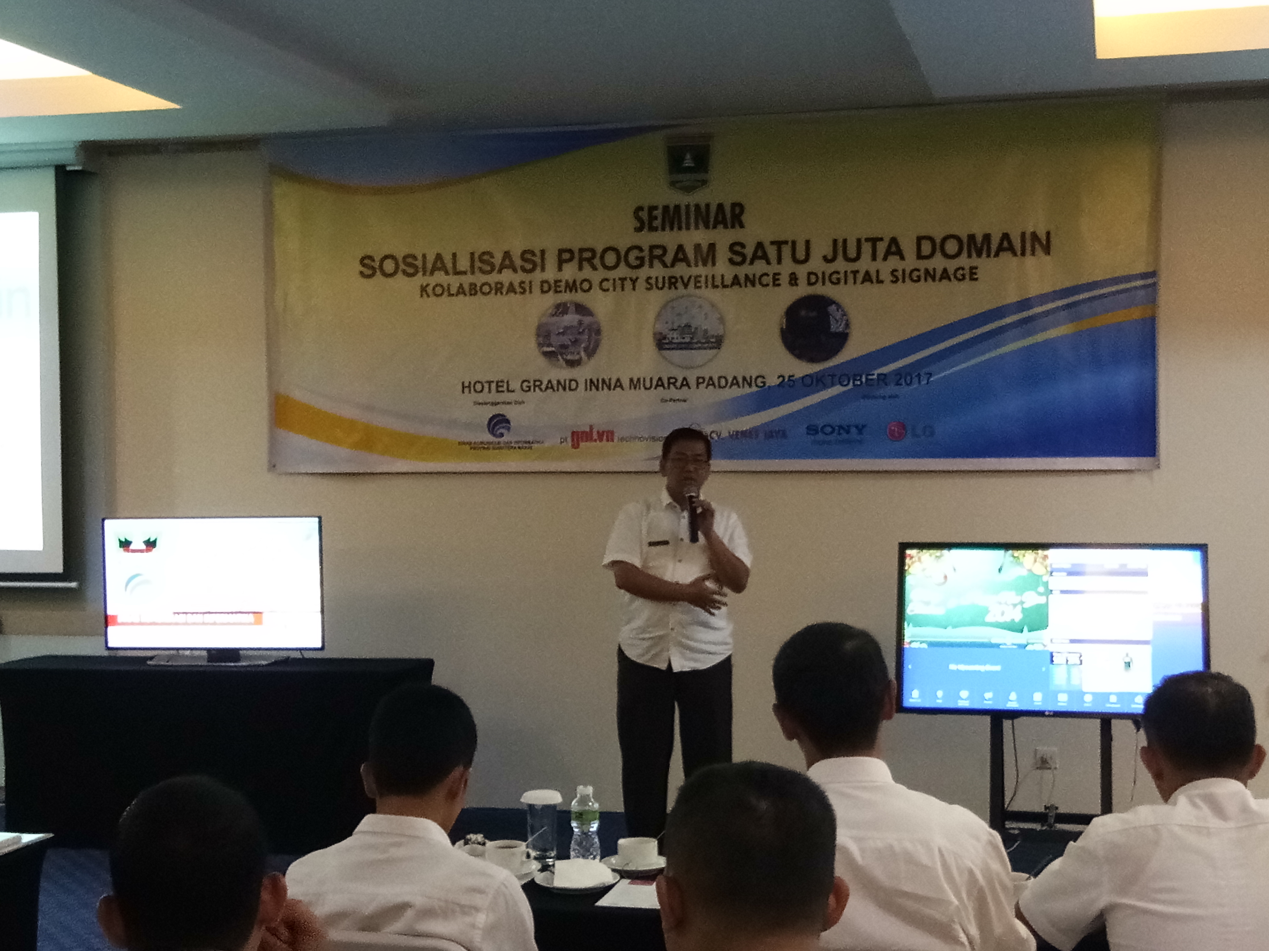 Kadis Kominfo Sumbar Buka Sosialisasi Program Satu Juta Domain