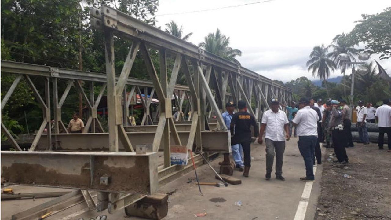 Akses Padang-Bukittinggi Lewat Jembatan Darurat
