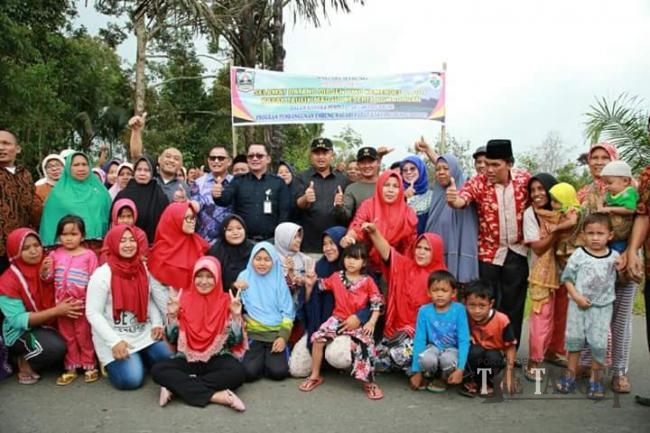 Ribuan Warga Dharmasraya Goro Sambut Kungker Presiden Jokowi