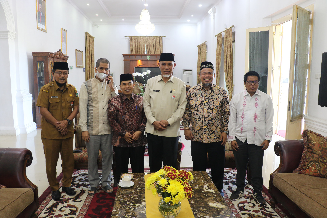 Lepas Tim Petugas Haji Daerah, Gubernur Mahyeldi Titip Doa Untuk Kemakmuran Sumbar