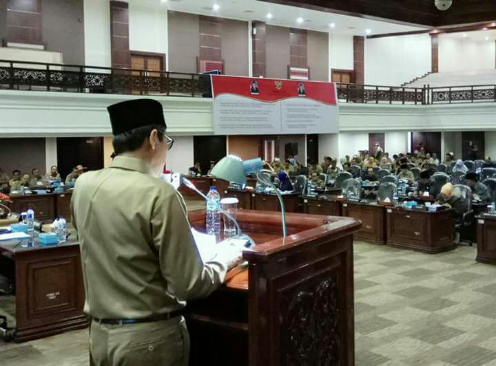 Gubernur Sumbar Sampaikan Rancangan KUA PPAS 2018 di DPRD