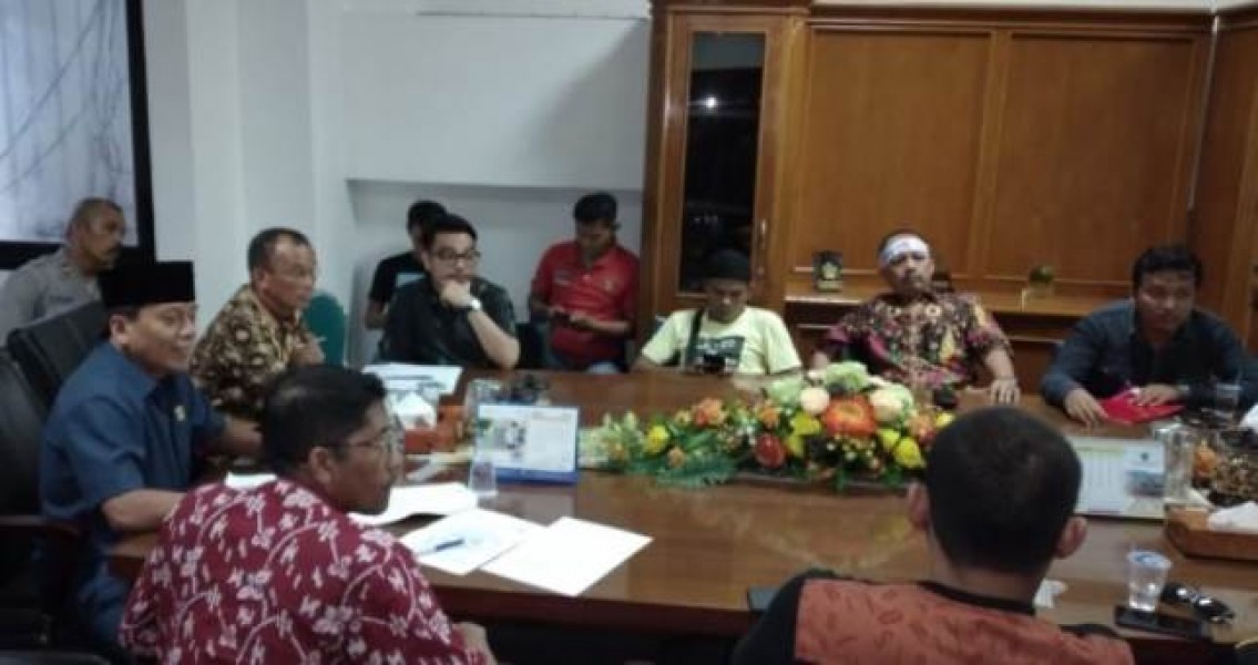 Pengemudi Angkutan Online ke DPRD Sumbar Tolak PM 118/ 2018