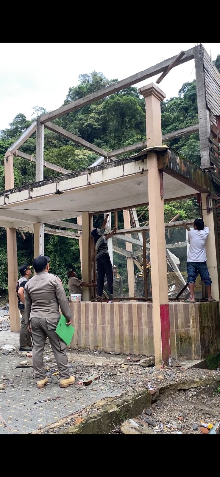 Lembah Anai Mulai Dikosongkan, Pemprov Sumbar Targetkan Penertiban Tuntas Segera