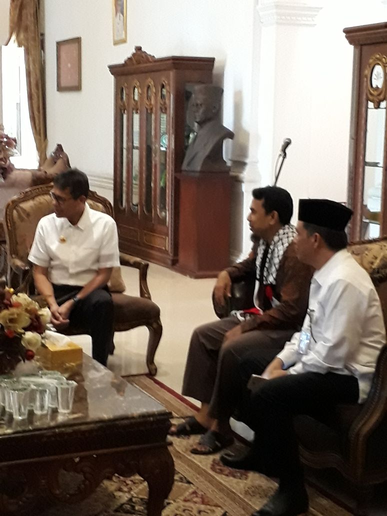 Safari Ramadhan ke Sumbar, Syaikh dan rombongan diterima Gubernur.