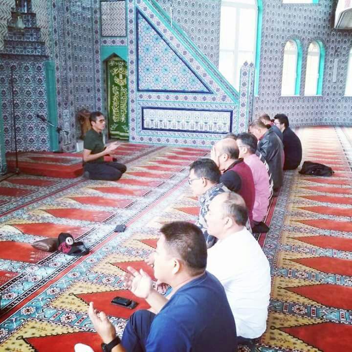 Gubernur Sumbar Shalat Ashar di Fatih Mosque Jerman