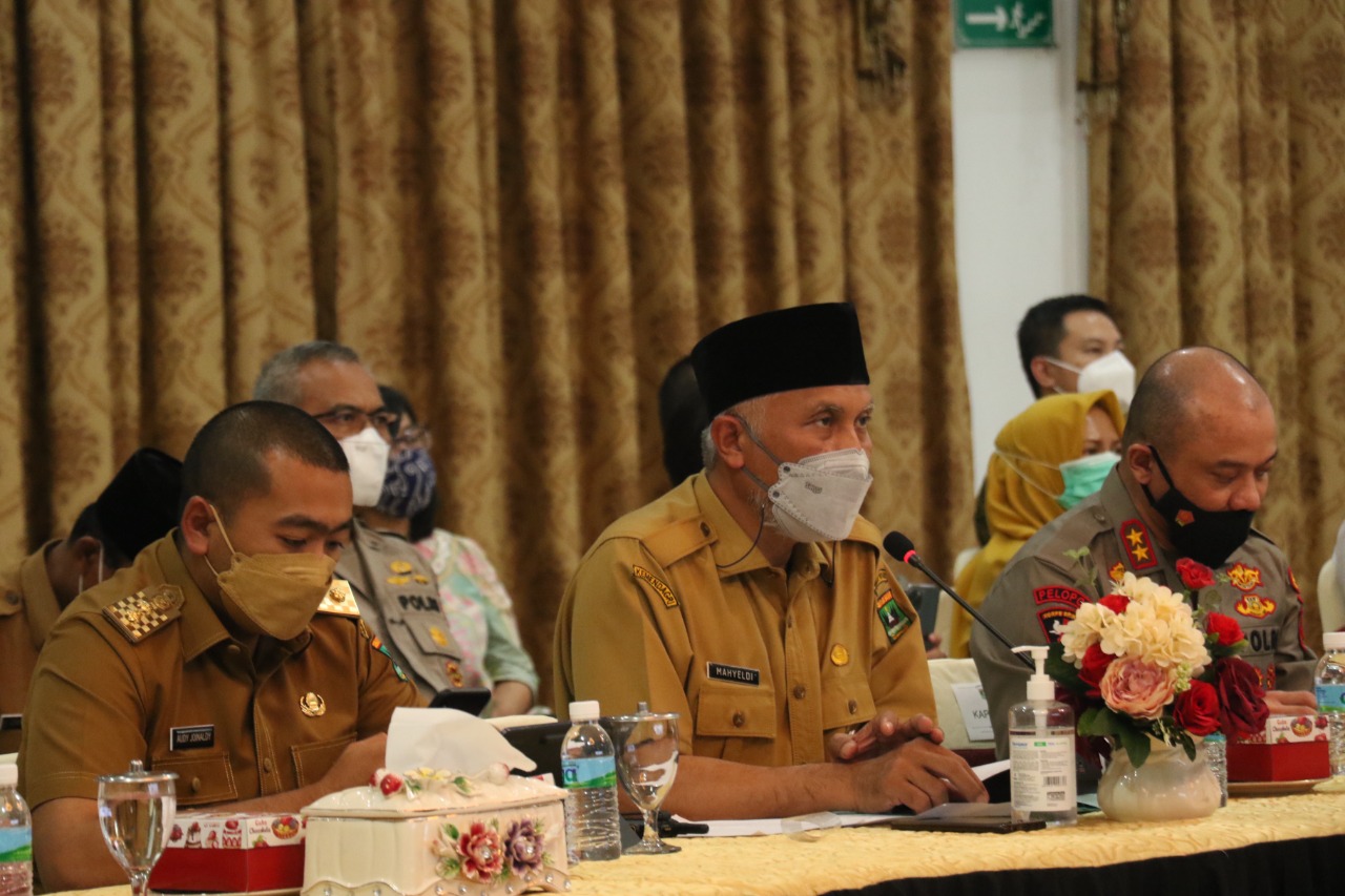 Gubernur Mahyeldi Gencarkan Akselerasi Vaksinasi Sumbar