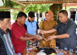 Afrizal Serahkan Klaim Asuransi untuk Warga Padang Sarai