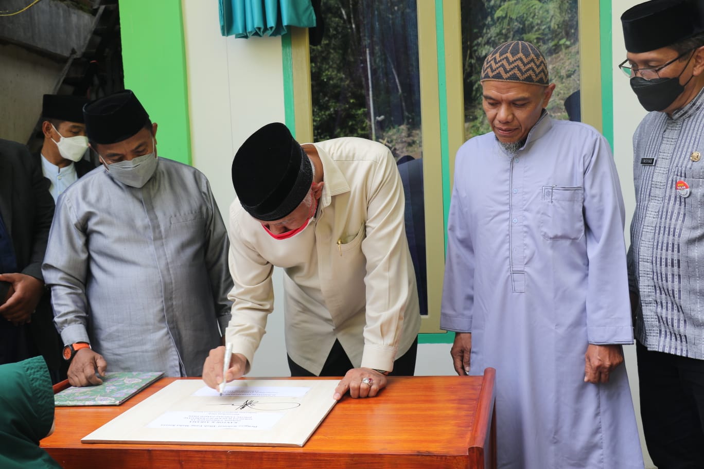 Gubernur Mahyedi Resmikan Kantor dan Asrama Pondok Tahfiz di Pandai Sikek