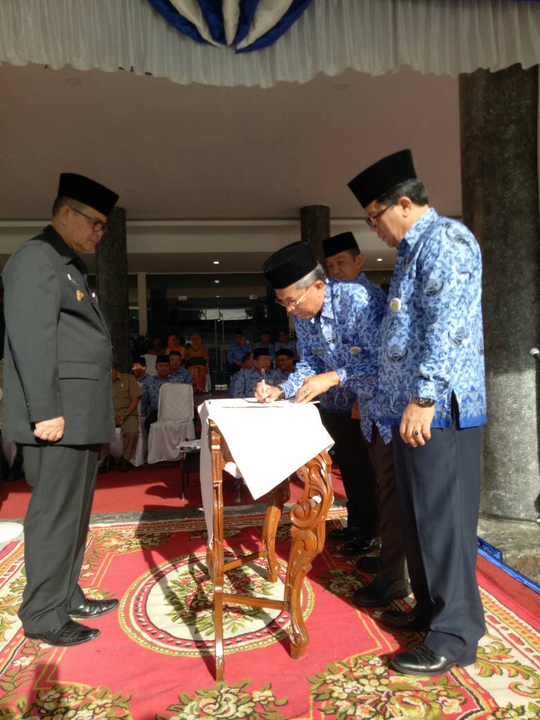 PERJANJIAN KERJASAMA ANTARA KEPALA DPPKBKPS PROV. SUMBAR DENGAN KEPALA DINAS PENDIDIKAN PROV. SUMBAR
