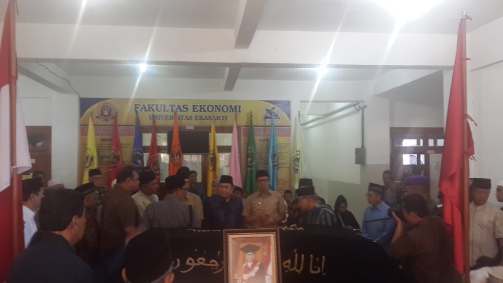 Rektor Universitas Ekasakti Padang Wafat, Pegawai Pemprov Berikan Doa