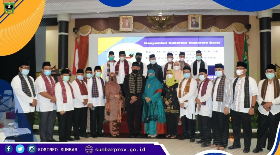 Pelepasan ke Istana Gubernur, Pemko Padang Arak Mahyeldi dengan Kereta Kencana