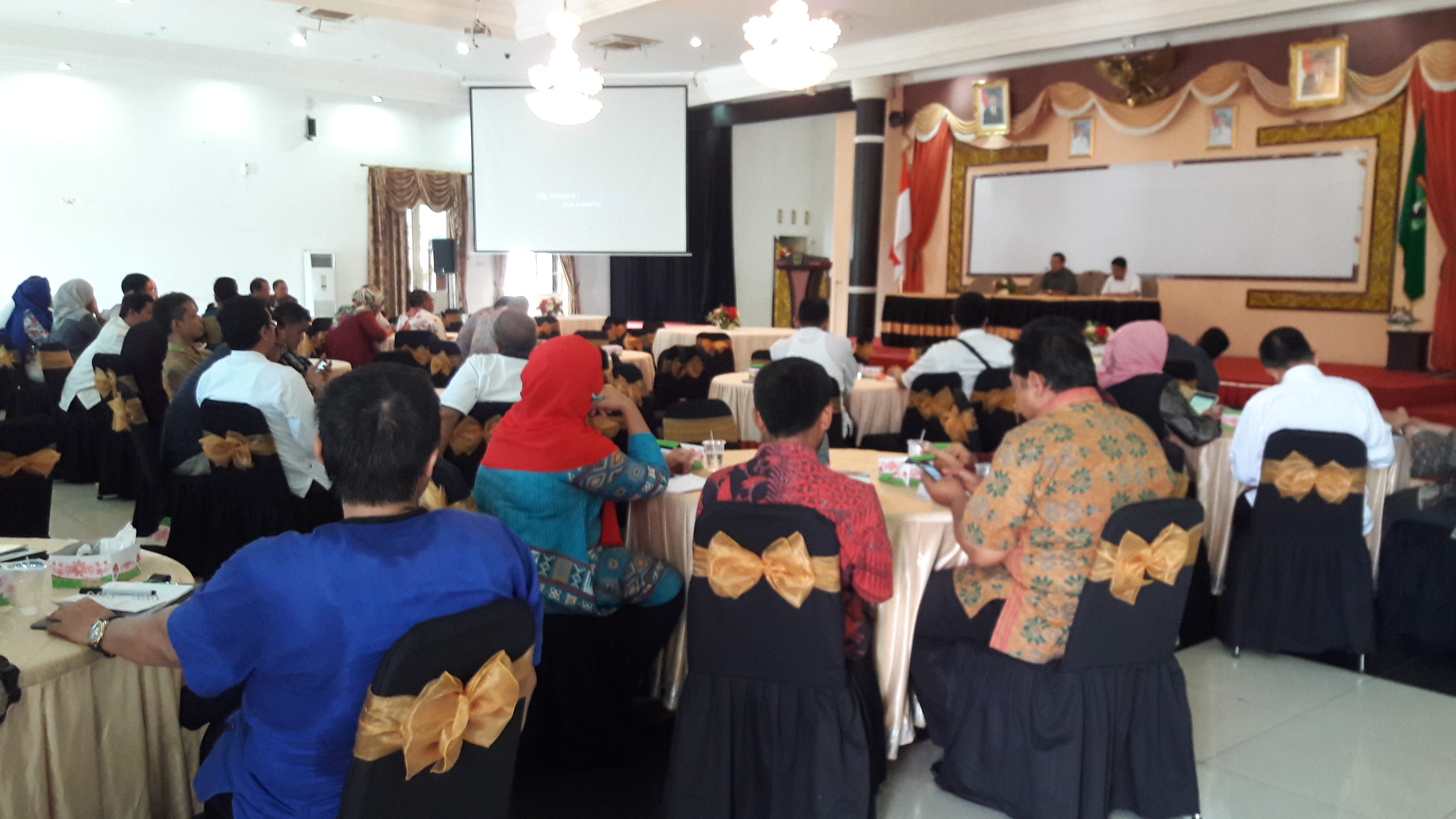 PENGELOLAAN INFORMASI DAN KOMUNIKASI PUBLIK DILINGKUNGAN PEMERINTAH PROV. SUMBAR