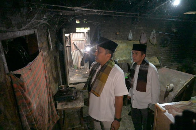 Wakil Gubernur Sumbar Serahkan Bantuan Bedah Rumah untuk Warga Ujung Batung, Kota Pariaman