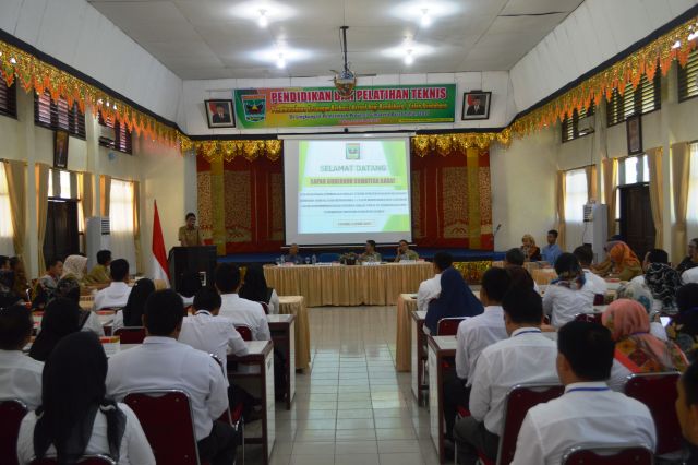 GUBERNUR SUMATERA BARAT MEMBUKA DIKLAT TEKNIS PENATAUSAHAAN KEUANGAN BERBASIS AKRUAL BAGI APARATUR DI LINGKUNGAN PEMPROV SUMBAR SERTA CERAMAH UMUM KEPEMIMPINAN BAGI PESERTA DIKLATPIM IV ANGKATAN IV