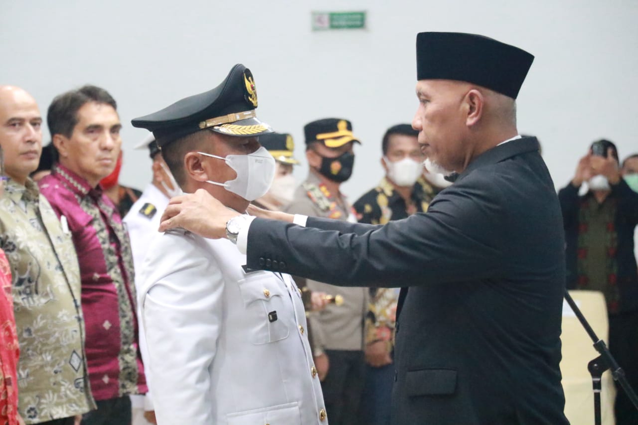 Lantik Pj Bupati Kepulauan Mentawai, Gubernur Sampaikan Harapan Besar Bagi Pembangunan Mentawai