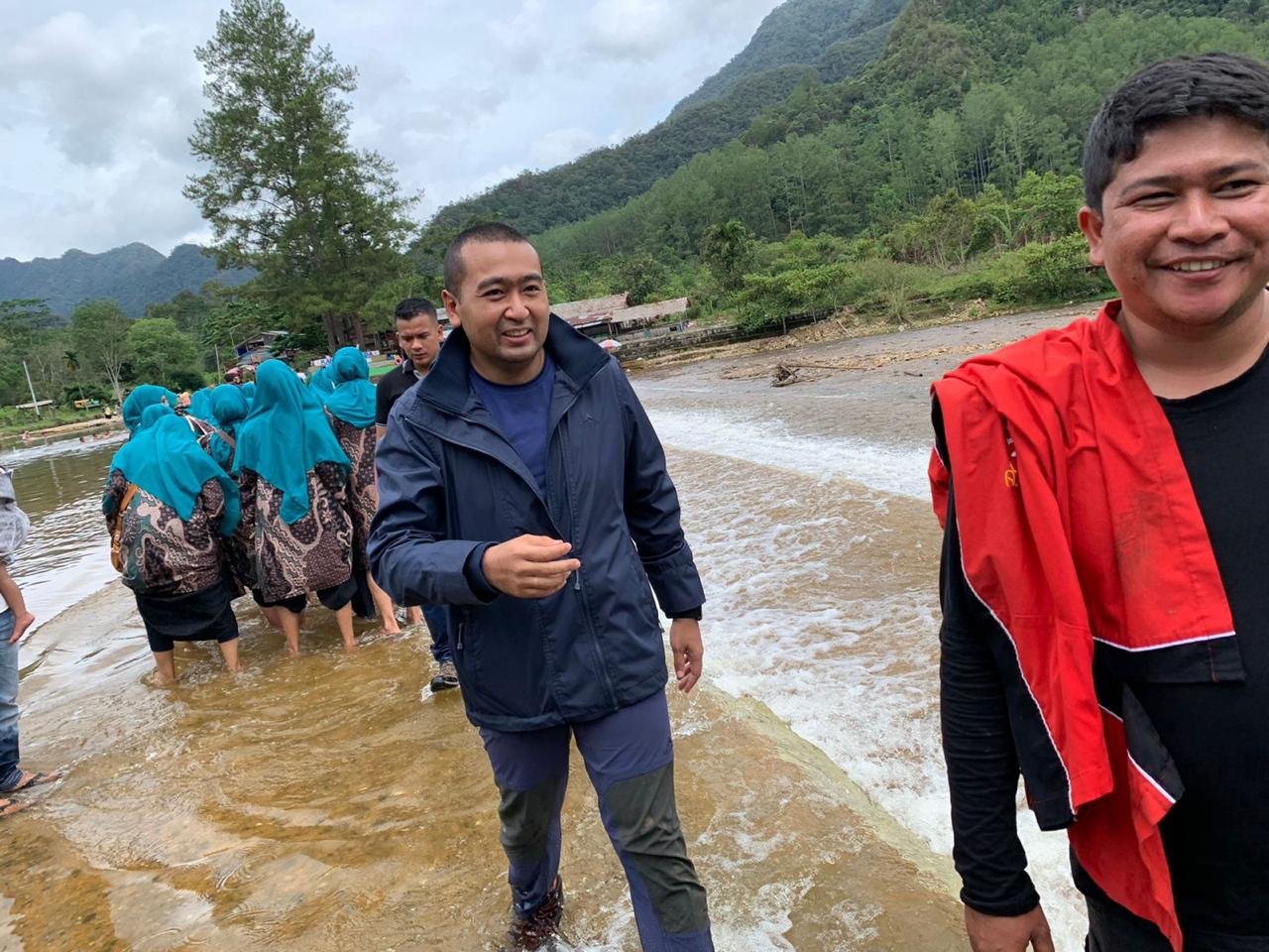 Wagub Audy Bersama Dispar Sumbar Ajak Wisatawan dan Tokoh Nagari Jaga Keasrian Objek Wisata Banda Taram