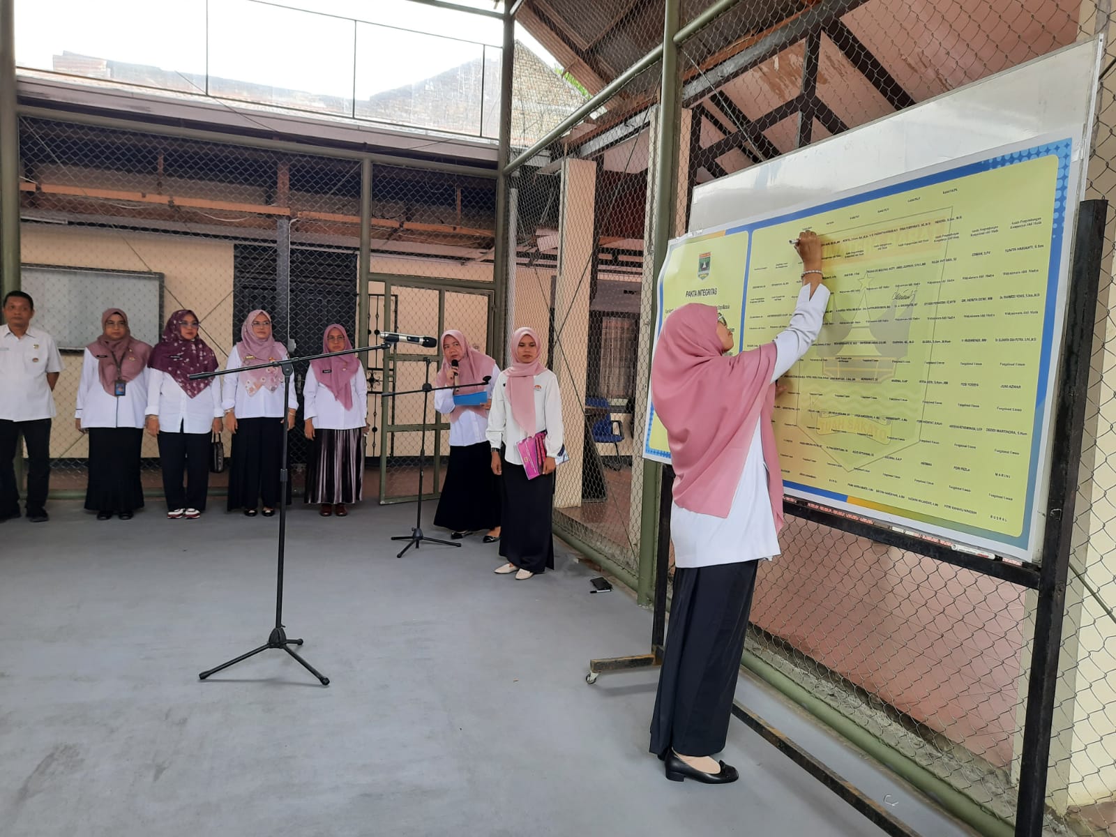 Jelang Pemilu Serentak, BPSDM Sumbar Tandatangani Pakta Integritas dan Netralitas ASN 