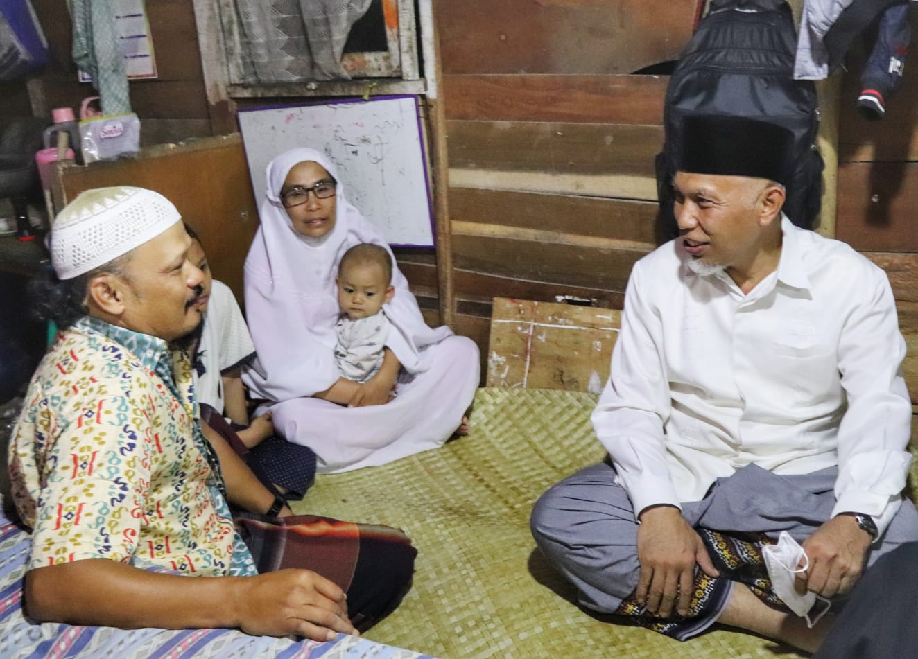 TERIMA ADUAN SAAT SINGGAH SAHUR, GUBERNUR MINTA SEGERA TINDAK LANJUTI