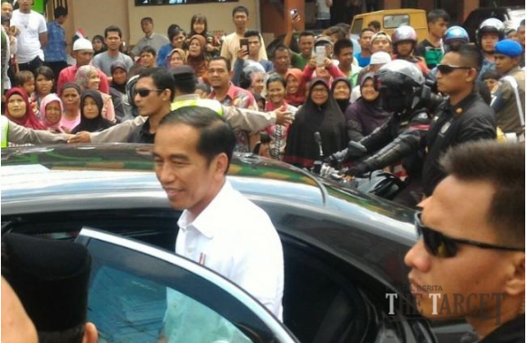  Meski Cuma Lewat, Warga Kota Solok Antusias Sambut Jokowi