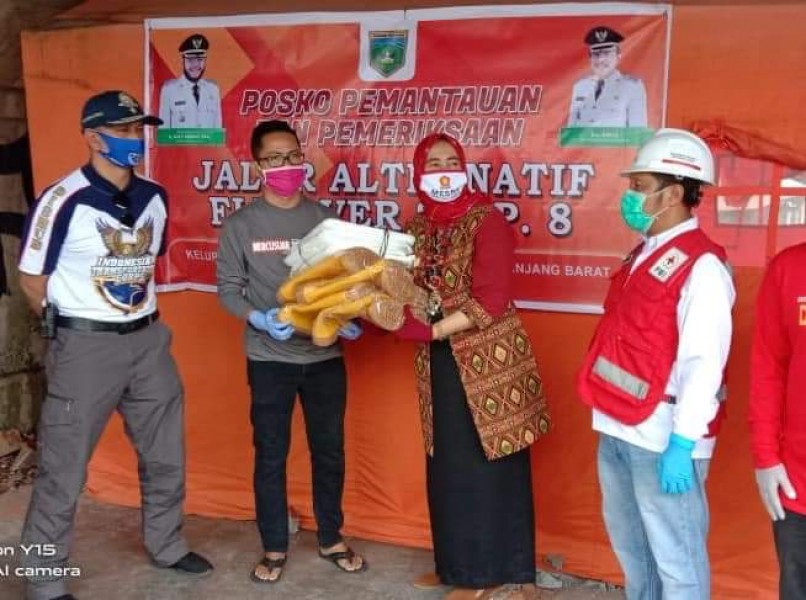 Anggota DPRD Sumbar Bantu APD untuk Petugas Pos Jalur Alternatif Padangpanjang