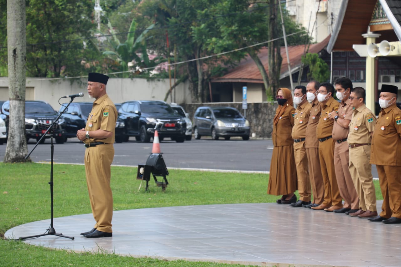 Hari Kerja Pasca Lebaran, Gubernur Sumbar Pimpin Apel Gabungan dan Sidak ke OPD