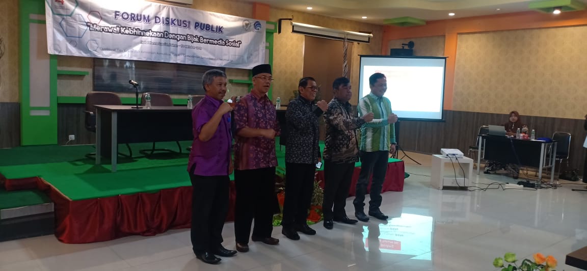 Merawat Kebhinekaan Dengan Bijak Bermedia Sosial