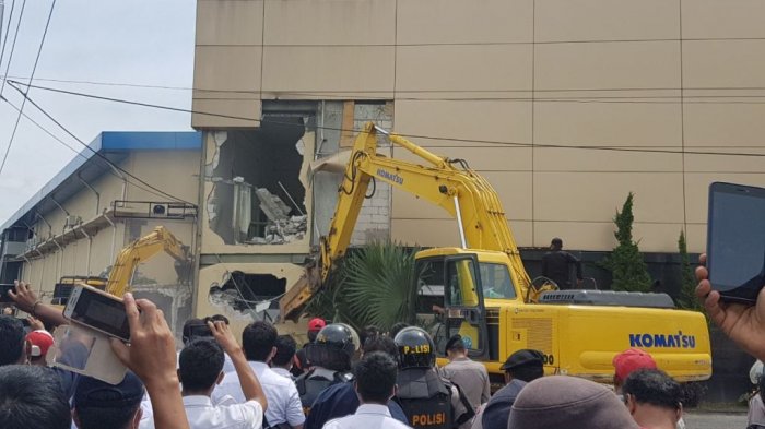 PN Padang Eksekusi Basko Hotel dan Mall 