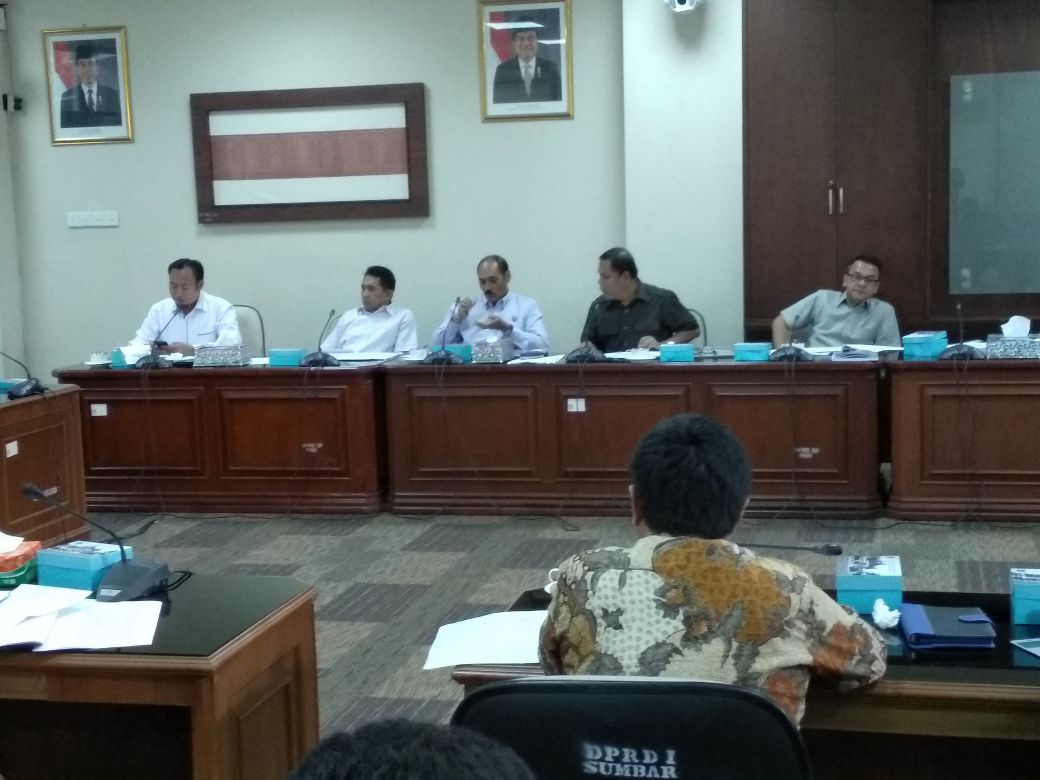 DPRD Sumbar Ingatkan Pertamina Jamin Pasokan BBM