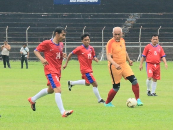 Balas Kunjungan Gubernur Sumbar, Giliran Gubernur Jambi Tantang Sakato FC di GOR H. Agus Salim