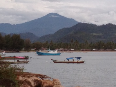 Di Pantai Muaro, Tampak Gunung Talang Nan Menjulang