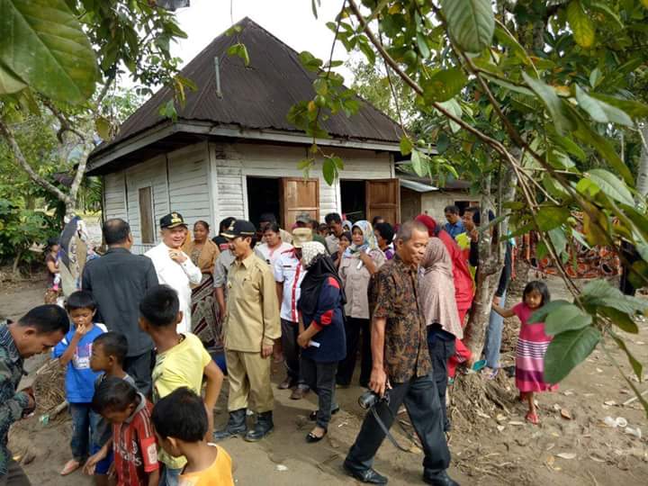 Mari Bergotong Royong Bantu Korban Banjir Bandang Solsel