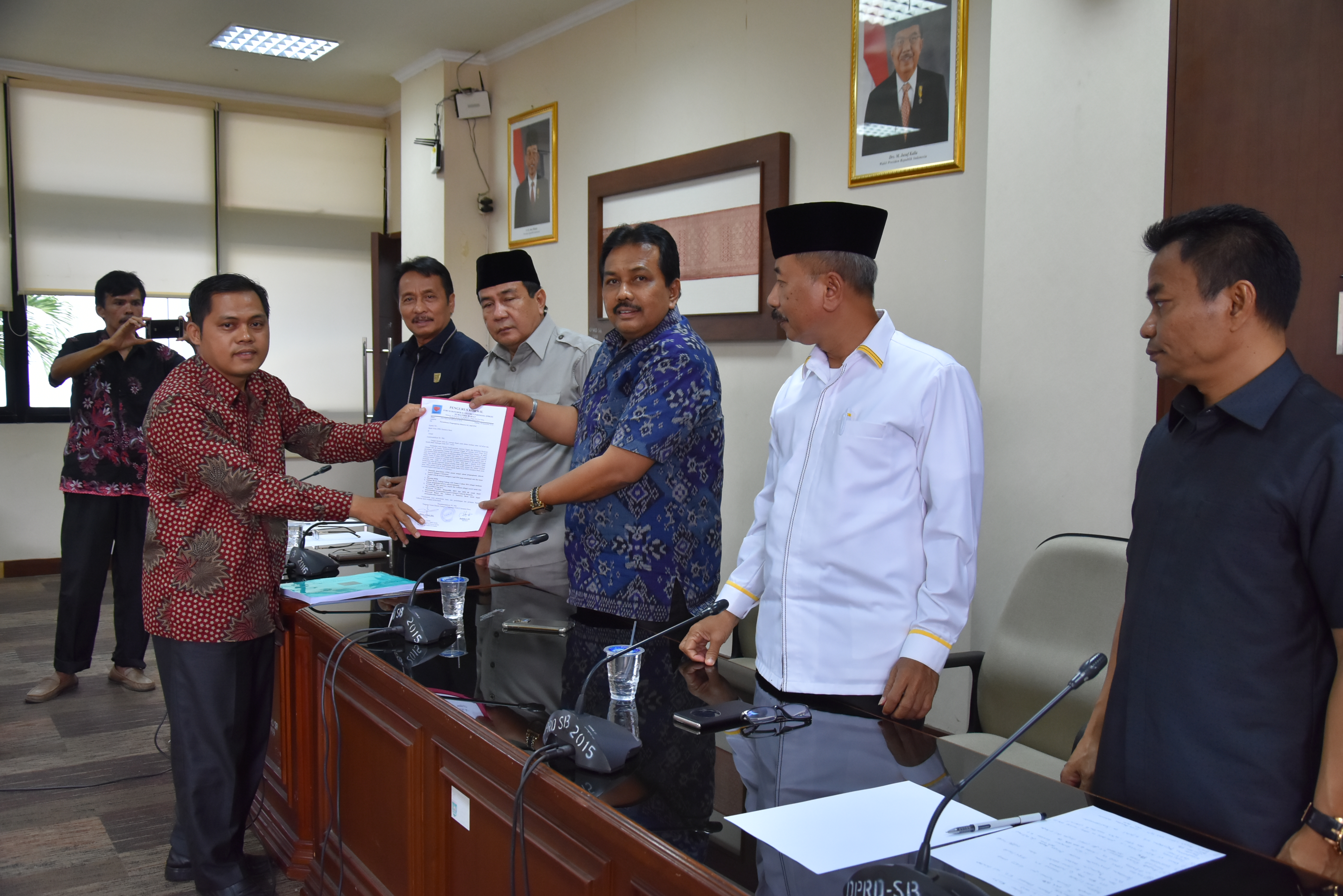 DPRD Sumbar Minta Pemerintah Provinsi Buatkan Regulasi Untuk Goru Honorer