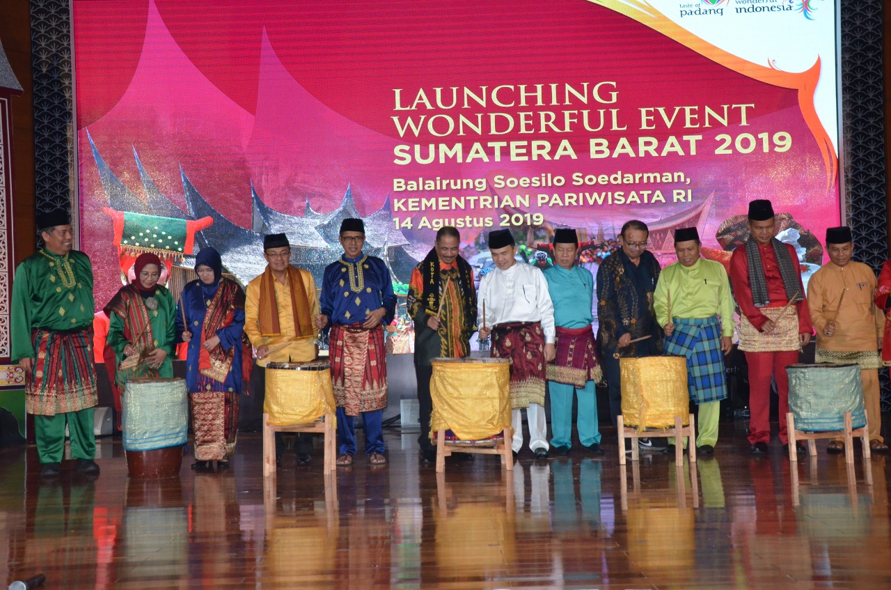 Mentri Pariwisata Arief Yahya dan Gubernur Sumbar H. Irwan Prayitno Lounching Wonderful Event Sumatera Barat 2019