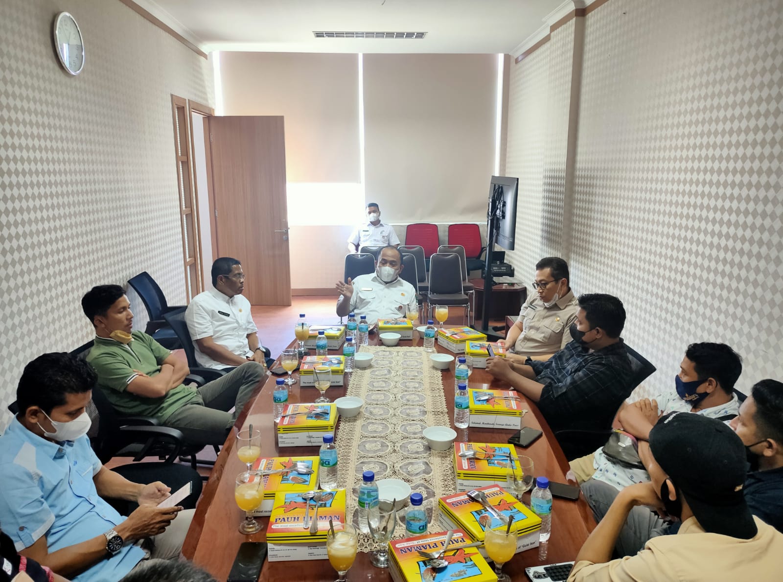Silaturrahim Dengan Wartawan Rumah Bagonjong, Sekdaprov Tegaskan Arti Penting Pers