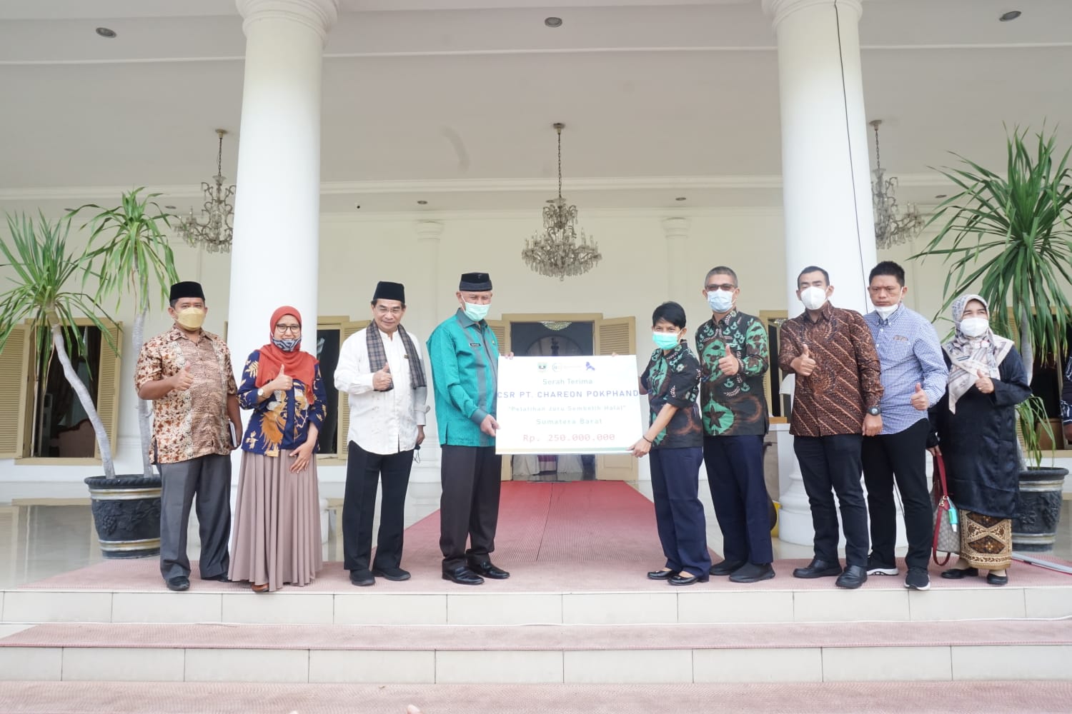 Gubernur Mahyeldi Apresiasi Dukungan PT. Charoen Pokphand untuk Pelatihan Juru Sembelih Halal