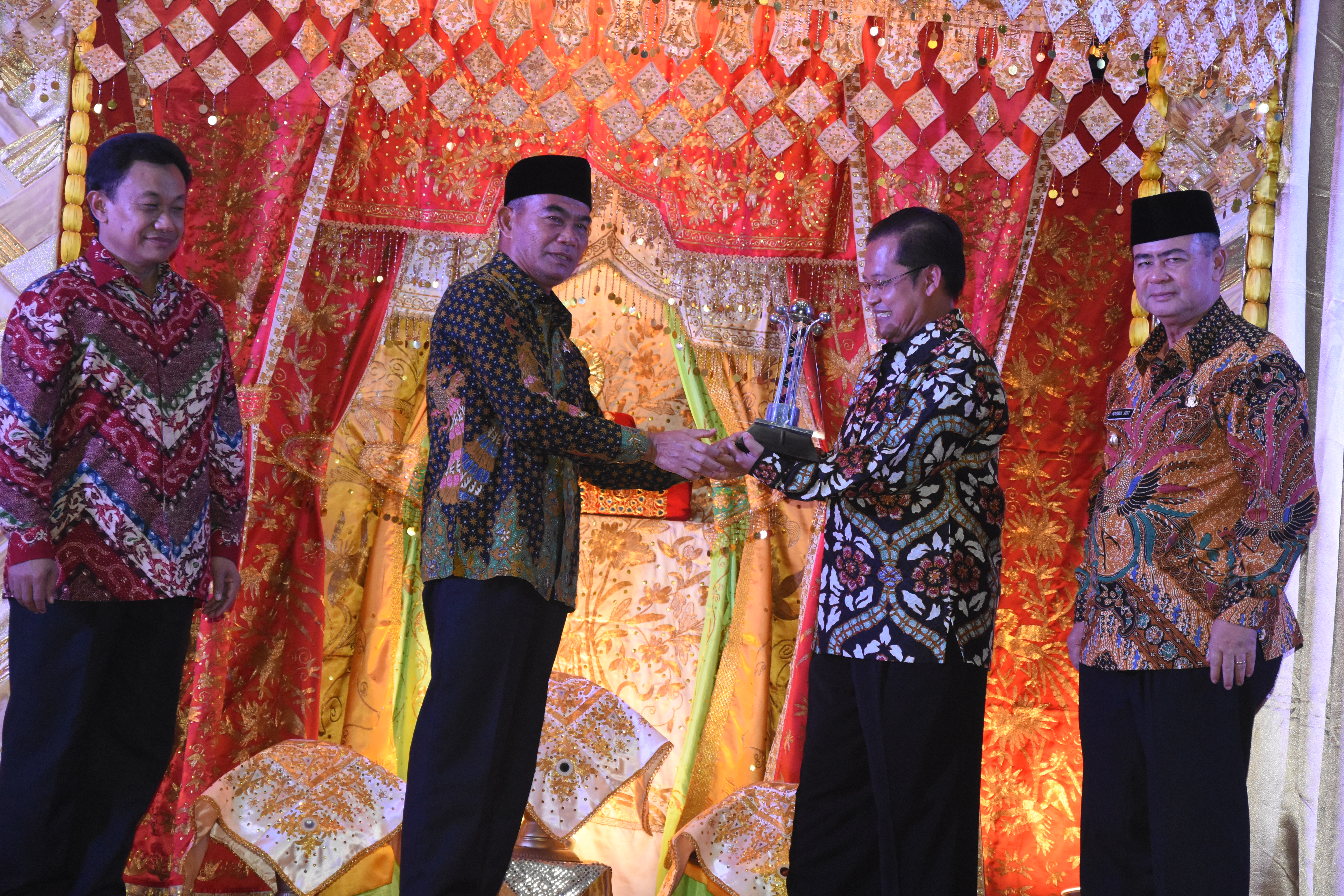 DKI JAKARTA KEMBALI TAMPIL SEBAGAI JUARA UMUM OSN