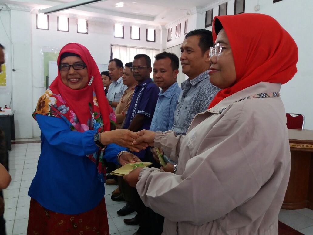 Penyerahan Bantuan Dana Stimulan  Sekolah Adiwiyata Mandiri dan  Sekolah Adiwiyata Provinsi Tahun 2017