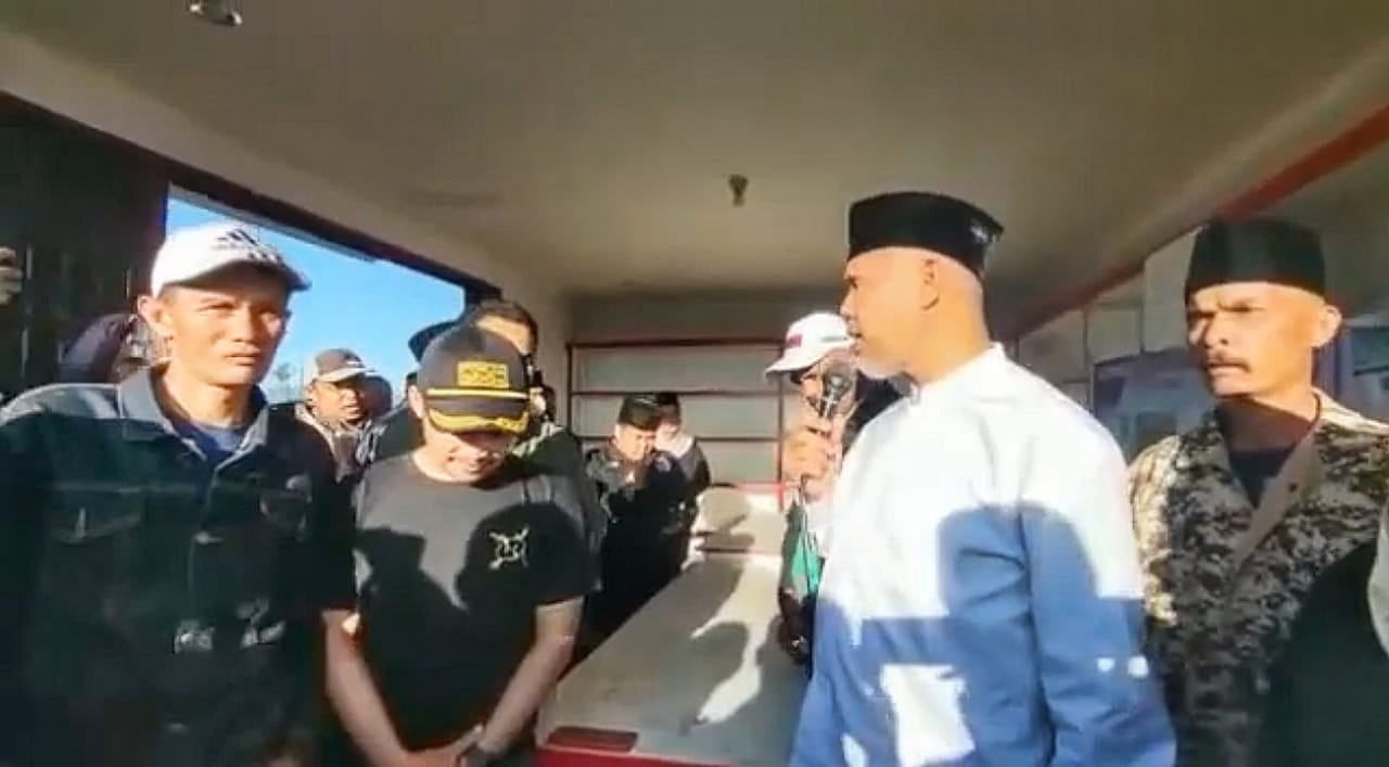 LAKUKAN KUNJUNGAN MENDADAK, GUBERNUR TAMPUNG LANGSUNG ASPIRASI PEDAGANG PASAR SUNGAI NANAM, KAB. SOLOK 