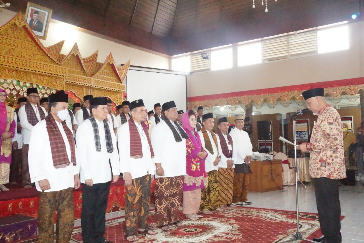 Lantik Pengurus K-SMR, Gubernur Sumbar Harap K-SMR  Berdayakan 600 Ribu UMKM