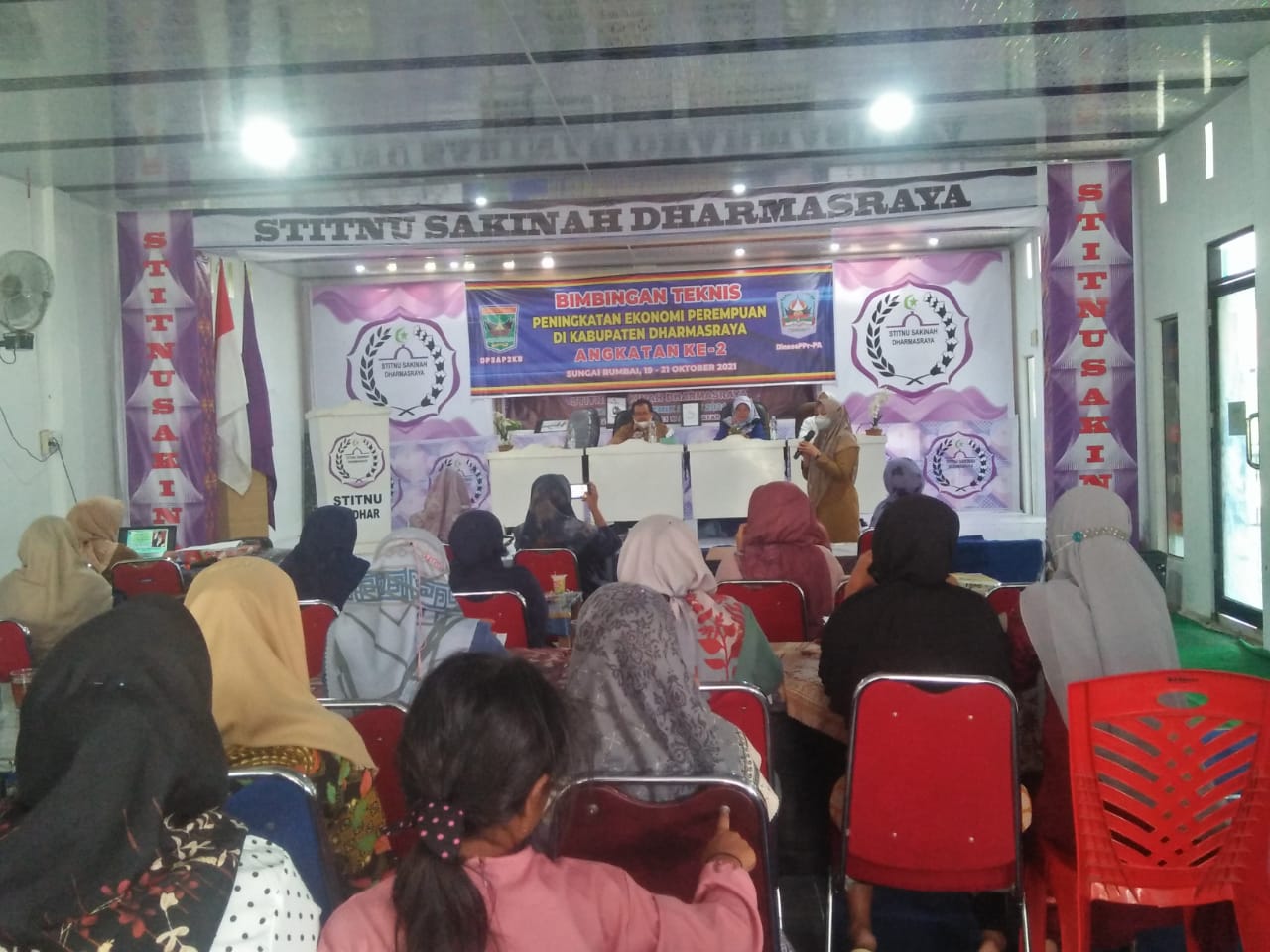 DP3AP2KB Sumbar Gelar Bimtek Peningkatan Ekonomi Perempuan berperan Penting Dalam Peningkatan Ekonomi Di Sungai Rumbai  Kab. Dharmasraya 