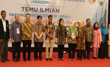 dr Hj Merry Yuliesday, MARS bersama Gubernur Provinsi Sumatera Barat menyambut Kemenkes RI Ibu Nila Anfasa Muluk  dalam kegiatan PERGEMI Nasional VII 