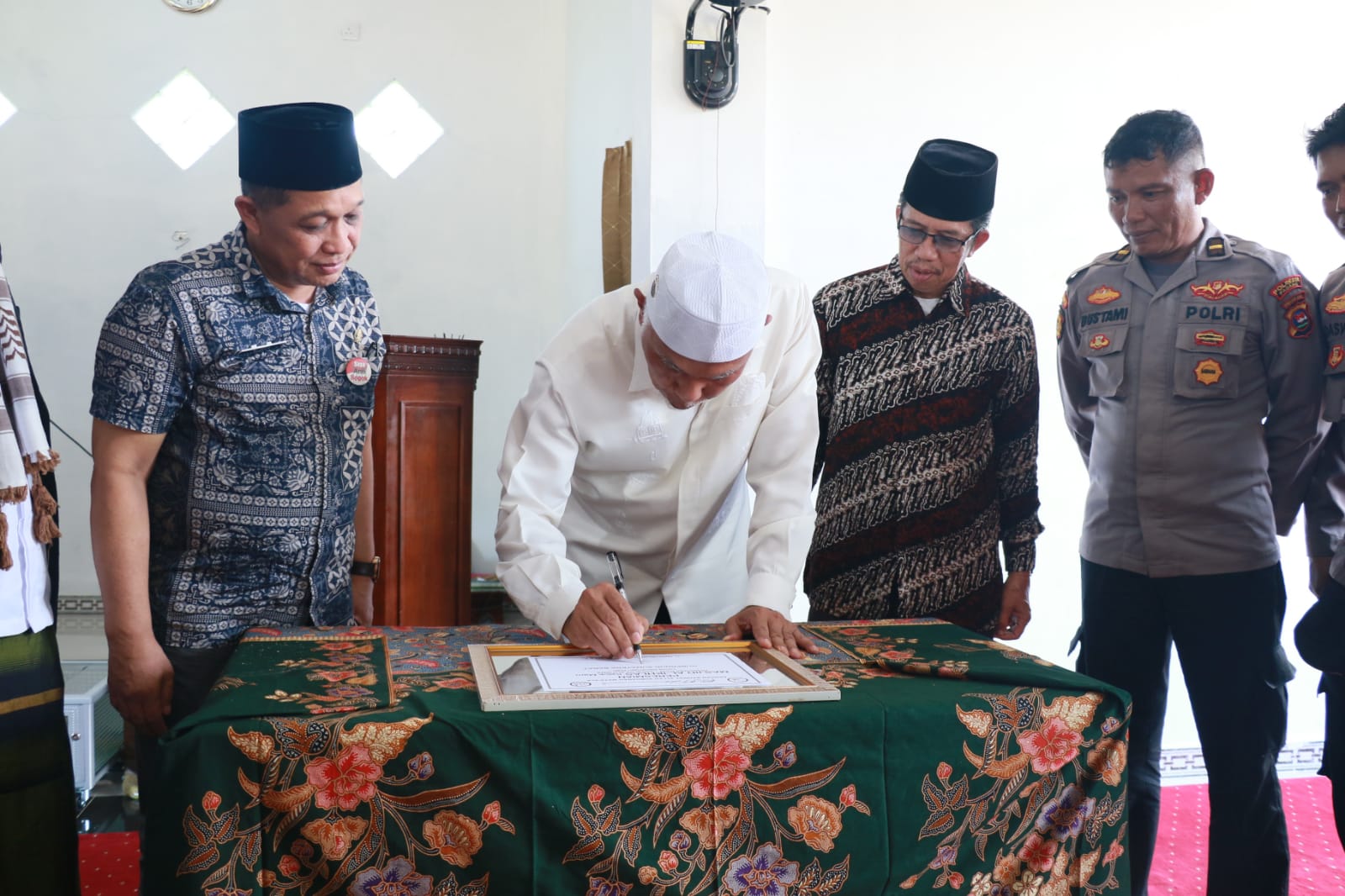Resmikan Masjid Al-Ikhlas, Gubernur : Jadikan Masjid Pusat Ilmu Pengetahuan