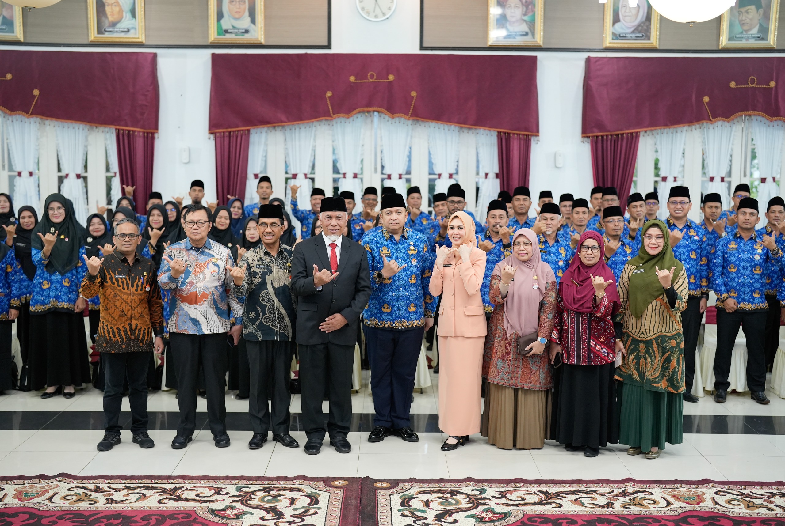 Gubernur Sumbar Lantik Pejabat Tinggi dan 65 Kepala Sekolah, Tekankan Gerak Cepat dan Pengawasan Pendidikan