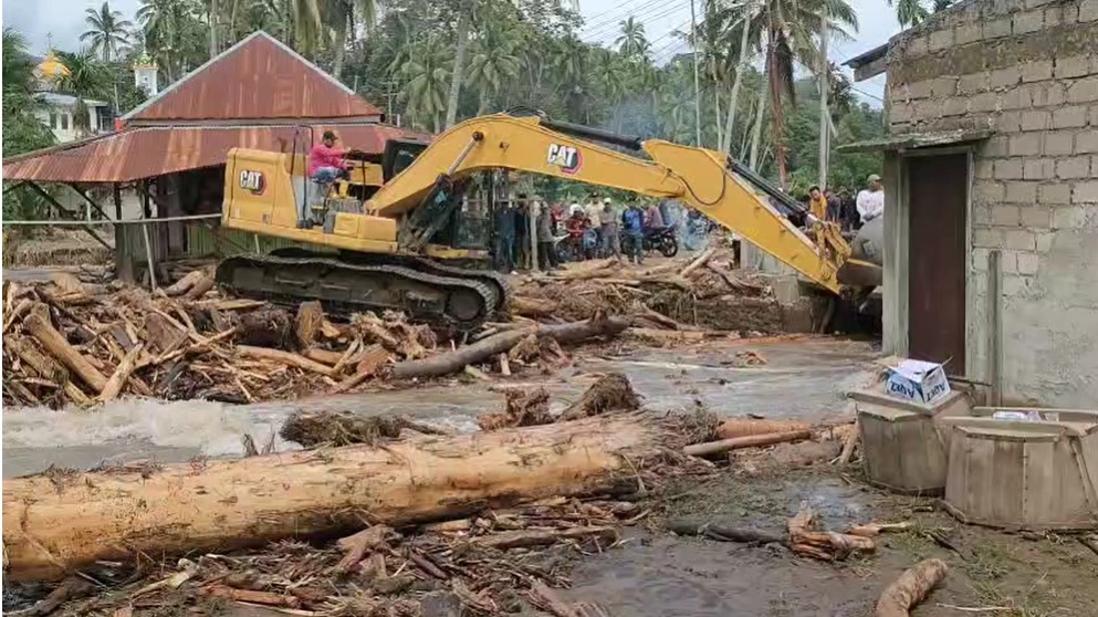 Hari Ke-7 Tanggap Darurat: Dinas SDABK Sumbar Kebut Pembersihan Jalan dan Pulihkan Pasokan Air Bersih