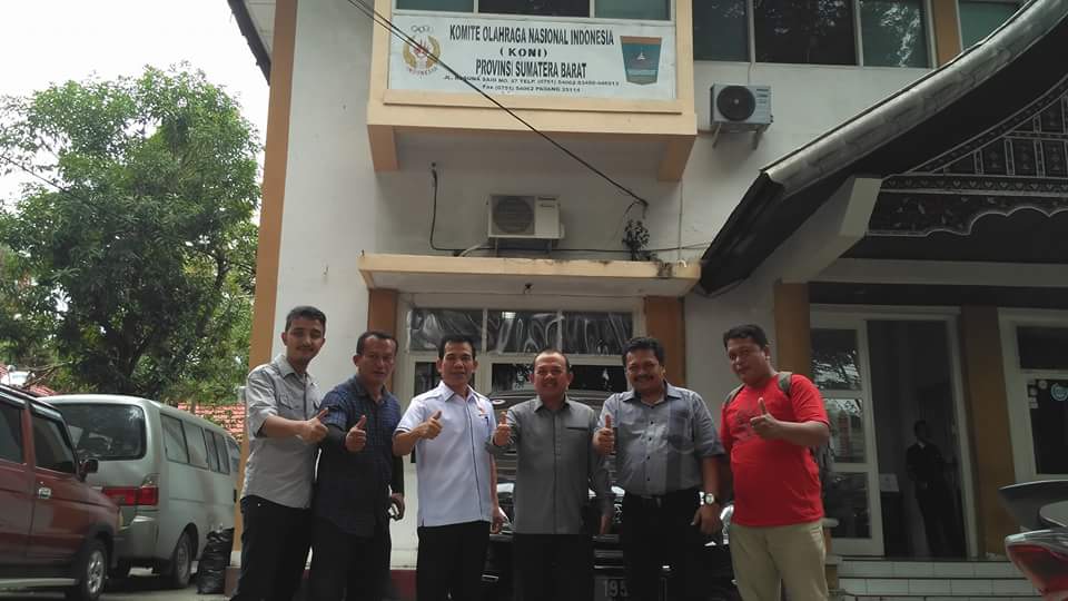 APRIS APRESIASI KONI BERI UANG PEMBINAAN BAGI ATLET BERPRESTASI