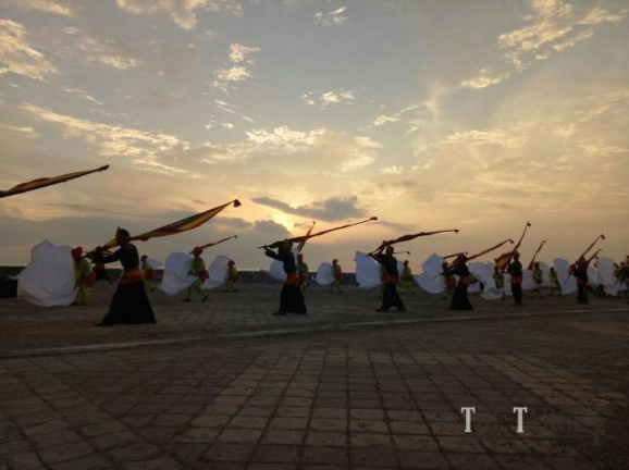 Irwan Prayitno Terpesona Tari Kolosal Malin Kundang,