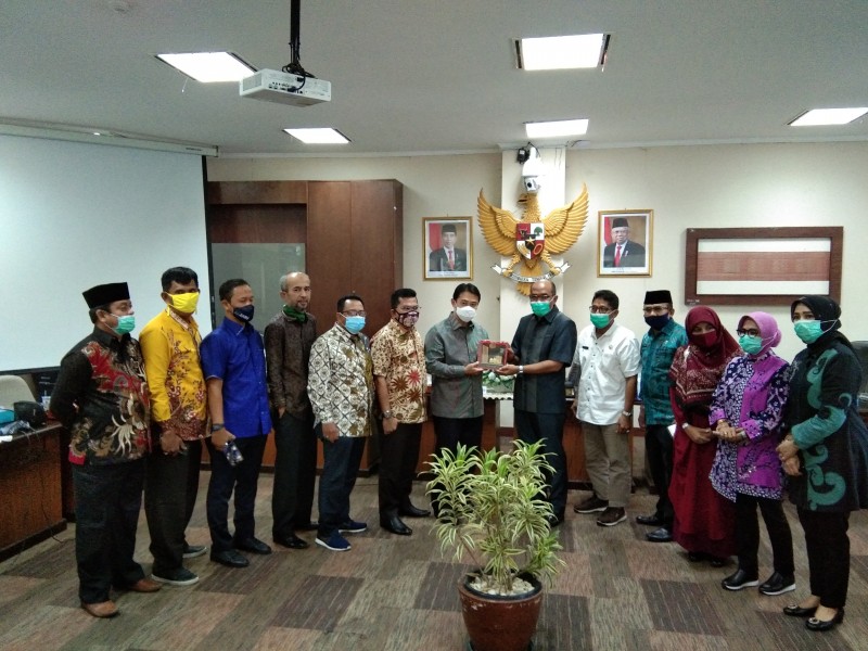 DPRD Sumbar Berikan Masukan Pembahasan Ranperda Pertanggungjawaban APBD 2019 Kepada Banggar DPRD Riau