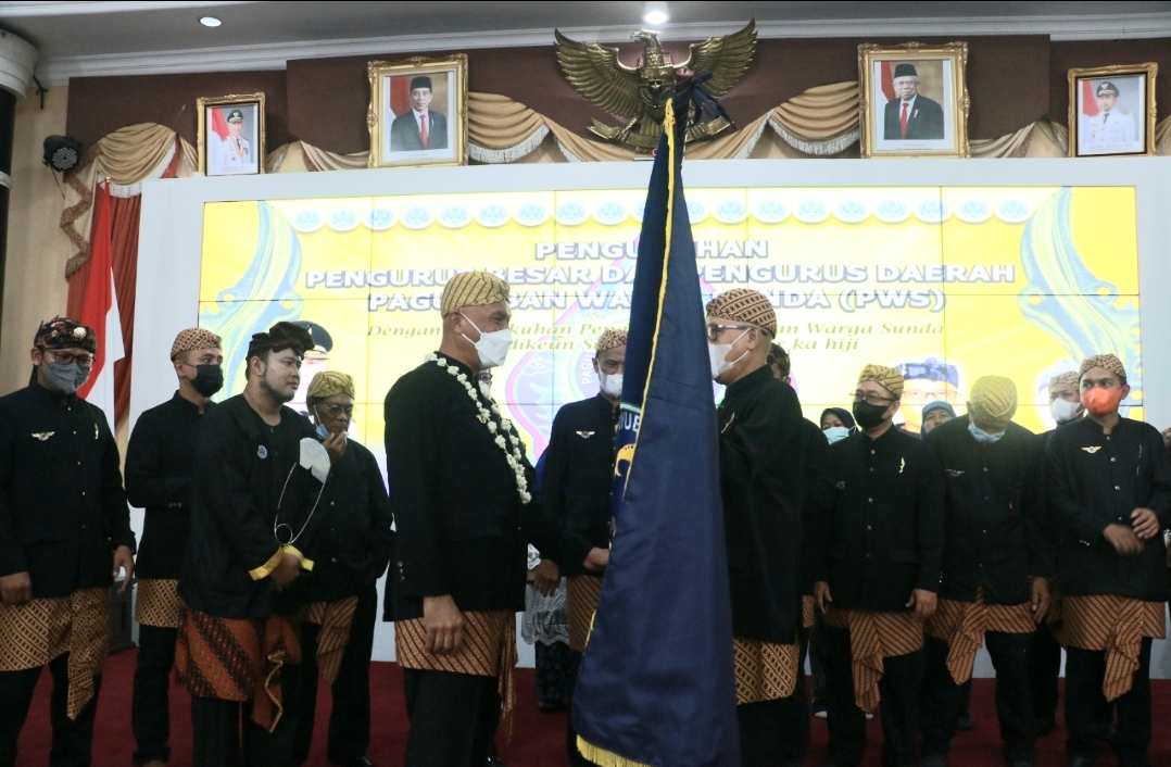 Pengurus Paguyuban Warga Sunda di Sumbar Dikukuhkan Gubernur Mahyeldi 