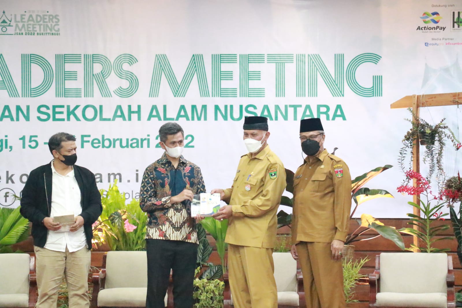 Gubernur Mahyeldi Apresiasi Leaders Meeting Jaringan Sekolah Alam Nusantara