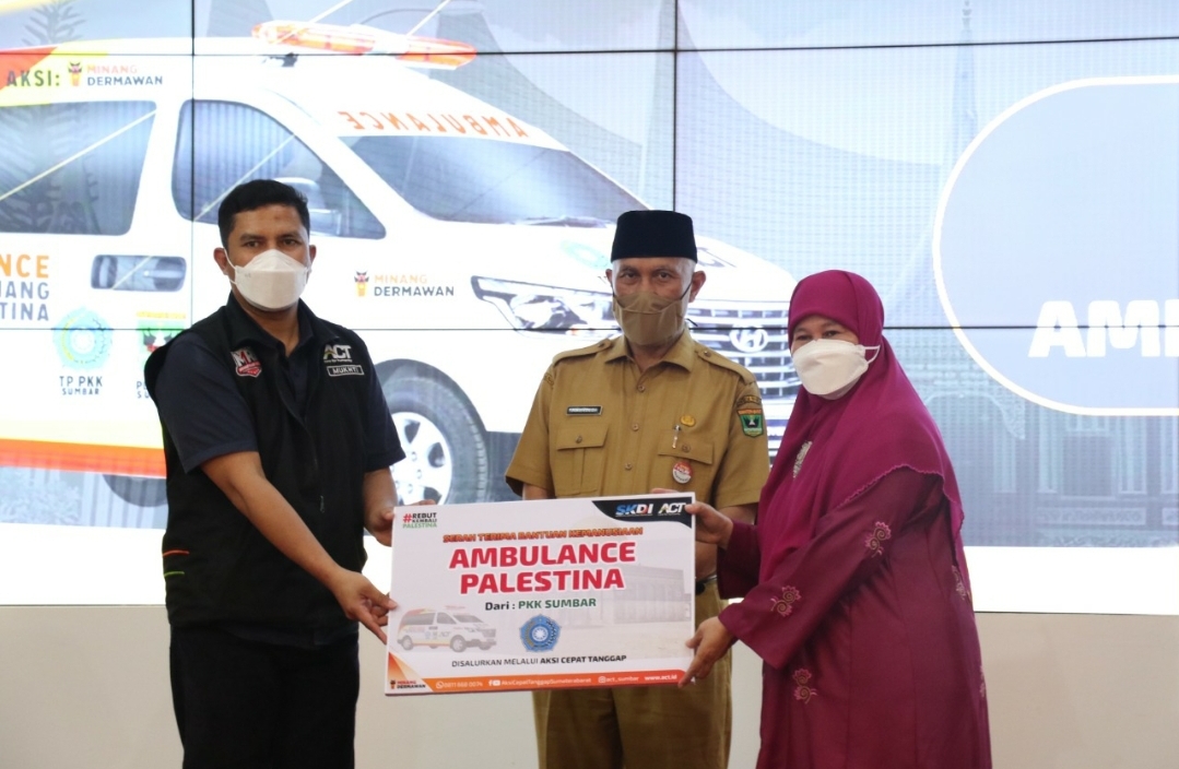 PKK se-Sumbar Sumbang Ambulans Untuk Palestina Senilai Rp633 Juta